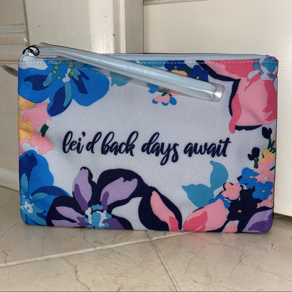 Vera Bradley Lighten Up Wristlet Tropics Tapestry